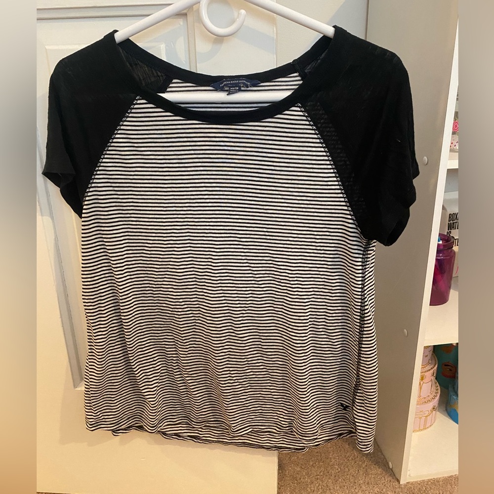 American Eagle black and white extra small tee shirt
